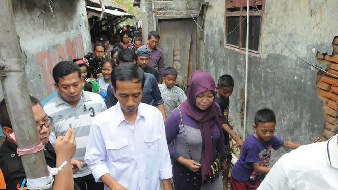 Dekati Kaum Buruh, Jokowi Jenguk Buruh yang Sakit