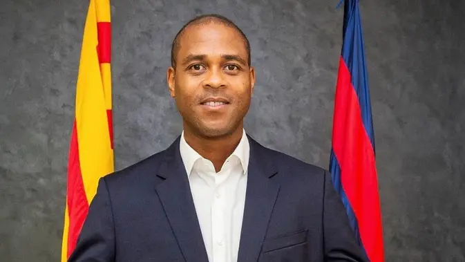 Patrick Kluivert Disambut Gemuruh Teriakan Ultras Garuda, Kalung Bunga dan Tepuk Tangan Tak Dikenal!