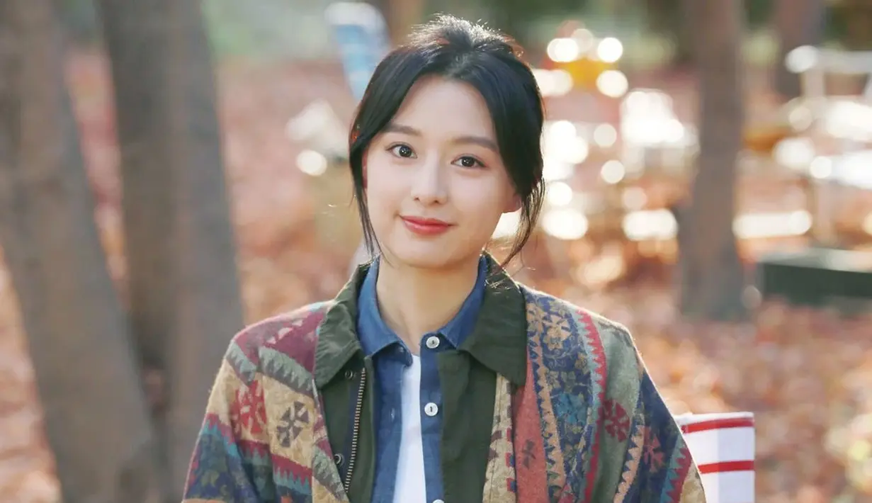 Sebelum namanya dikenal lewat drama Descendants of the Sun, banyak orang mengira jika Kim Ji Won bukan orang Korea Selatan. Namun saat acara Come to Play, ia mengaku jika dirinya orang Korea Selatan 100%. (Foto: koreaboo.com)