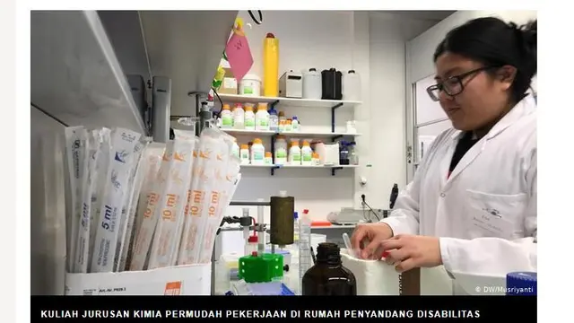 Ega Musriyanti memilih untuk bekerja sebagai pendamping disabilitas