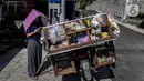 Aktivitas warga di bawah kaki Gunung Merapi, Desa Glagaharjo, Cangkringan, Sleman, Jawa Tengah, Kamis (19/11/2020). Status Merapi sudah dinaikkan menjadi Siaga (level III) oleh Balai Penyelidikan dan Pengembangan Teknologi Kebencanaan Geologi (BPPTKG) sejak 5 November 2020. (Liputan6.com/JohanTallo)