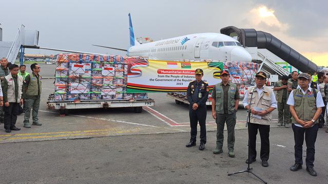 Menko PMK Muhadjir Effendy bersama Kepala Badan Nasional Penanggulangan Bencana (BNPB) Letjen TNI Suharyanto