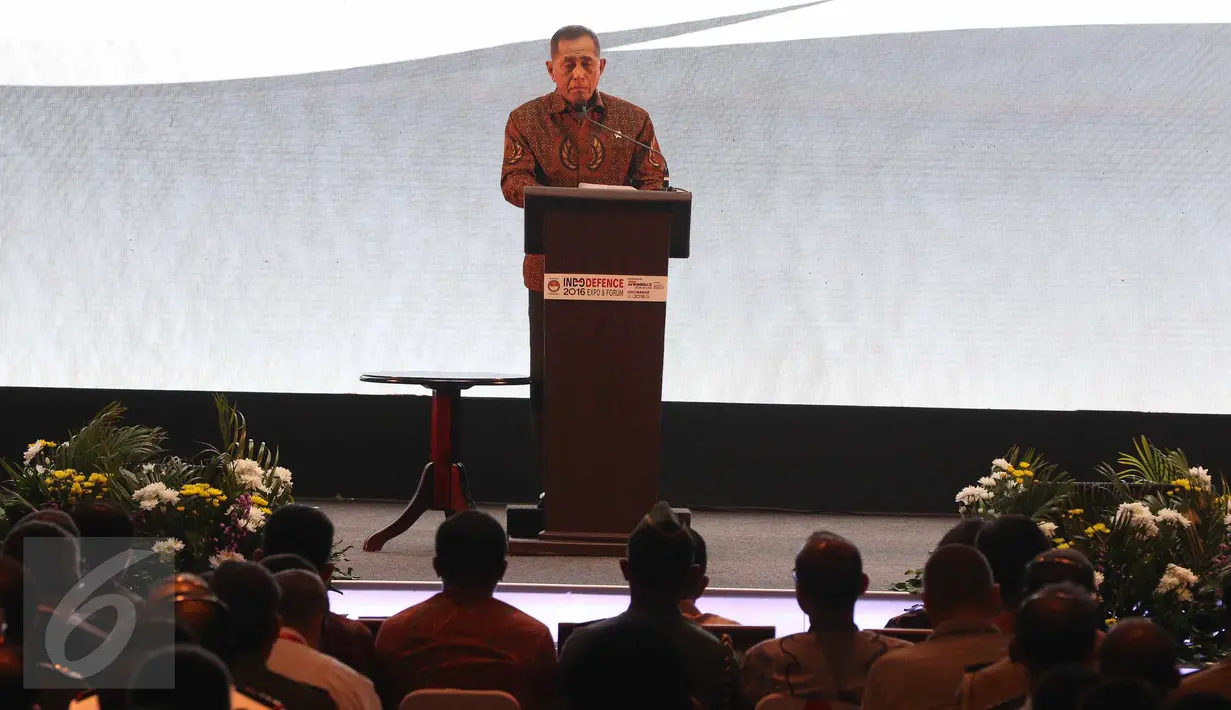 Menhan Ryamizard Ryacudu memberikan kata sambutan saat mengikuti pembukaan pameran Indo Defence 2016 Expo & Forum di JIExpo Kemayoran, Jakarta, Rabu (2/11). (Liputan6.com/Faizal Fanani)