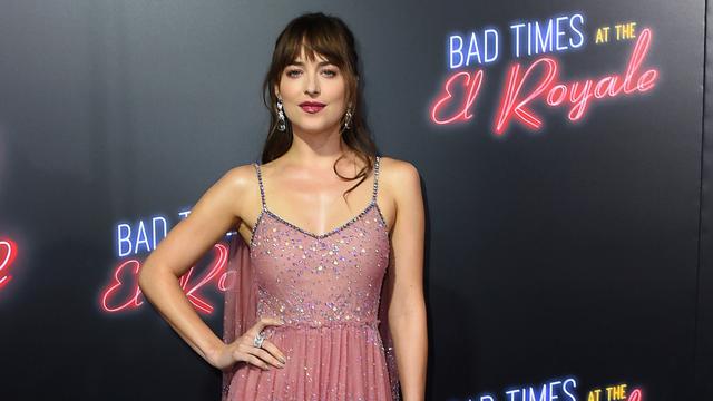 Pesona Dakota Johnson di Premier Bad Times at the El Royale