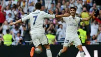 Dua pemain Real Madrid Cristiano Ronaldo (kiri) dan Marco Asensio (kanan). (AFP/Cesar Manso)