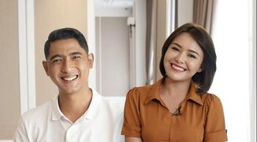 Arya Saloka terlihat memegang dan menyandarkan kepalanya di lengan Amanda Manopo dalam video mesra yang beredar (https://www.instagram.com/p/CP-GWeHgY7K/)