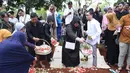 Kabar duka datang dari mantan penyanyi cilik, Tasya Kamila. Ayahanda tercintanya, H.Gatot Permadi Joewono menghembuskan nafas terakhir pada Jumat, 25 Maret 2017. (Nurwahyunan/Bintang.com)