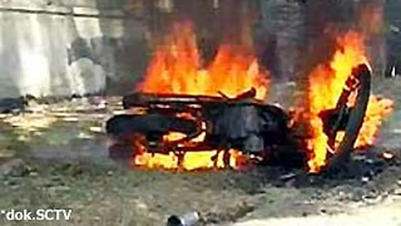 100924cmotor-terbakar.jpg