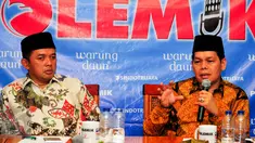 Anggota Komisi VIII DPR RI Maman Imanulhaq dan Wakil Sekjen Majelis Ulama Indonesia (MUI) Pusat Amirsyah Tambunan saat menjadi pembicara dalam diskusi bertajuk 'Angeline Wajah Kita' di Jakarta, Sabtu (13/6/2015). (Liputan6.com/Yoppy Renato)