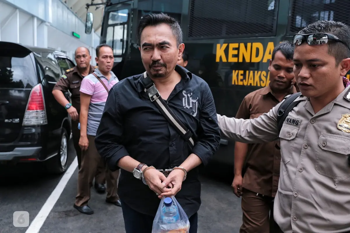 [Bintang] Gatot Brajamusti