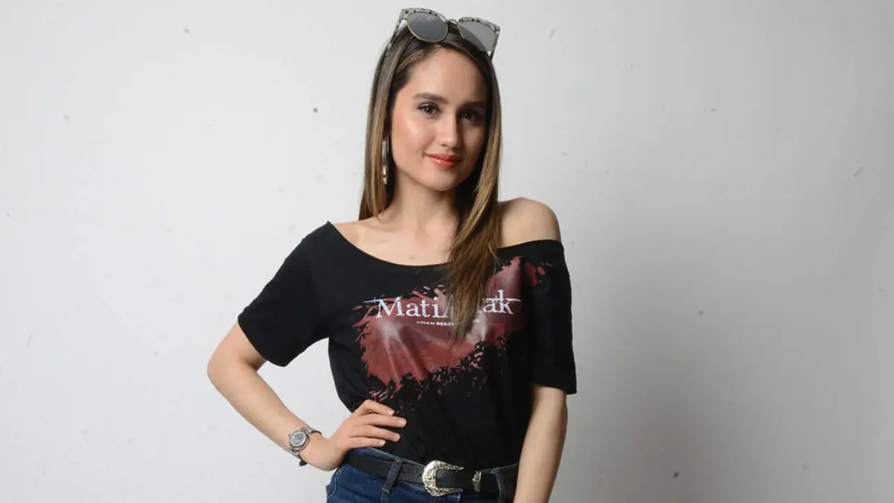 FOTO: Cinta Laura Belum Temukan Pengganti Lukas Podolski