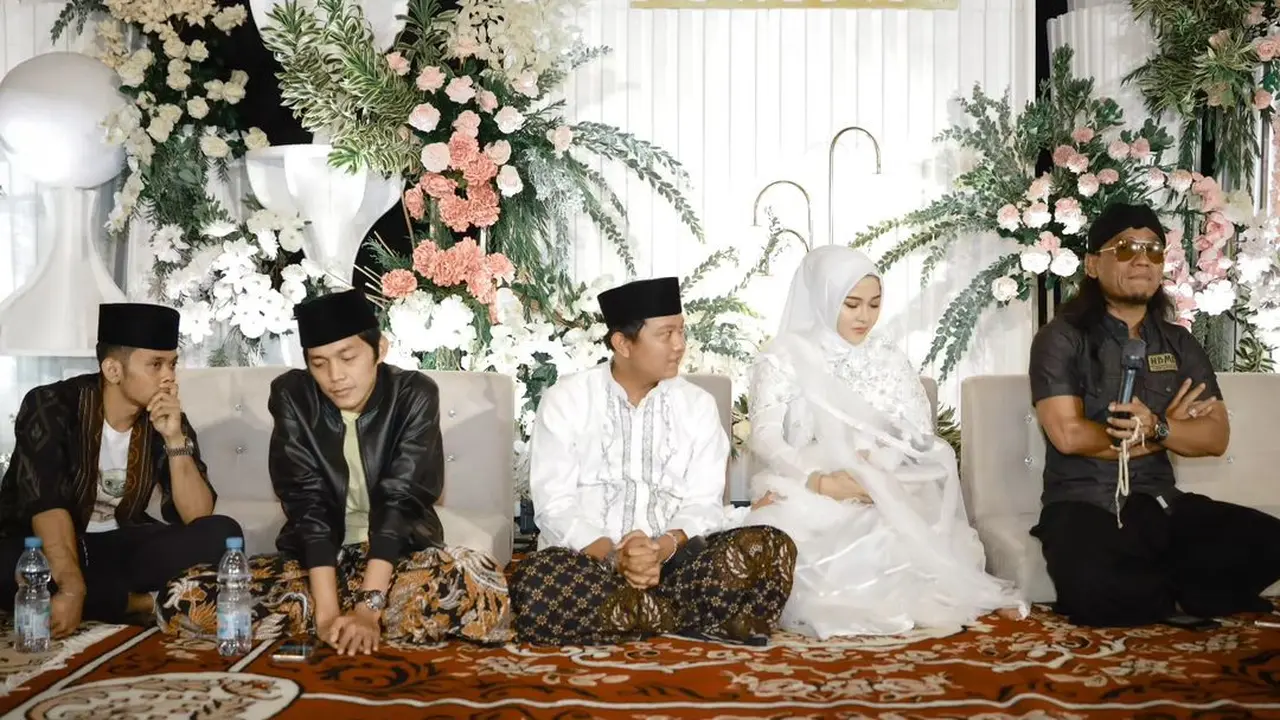 Gus iqdam di acara aqiqah anak denny caknan dan bella bonita (Sumber foto: @denny_caknan)