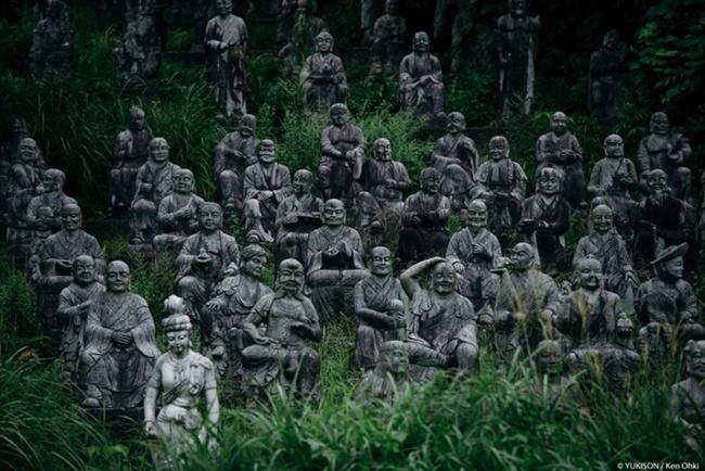Patung-patung yang menyeramkan dan seolah hidup | Photo: Copyright news.com.au