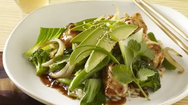 Ilustrasi Tumisan Alpukat dan Ayam Saus Teriyaki (Calivorniavocado.com)