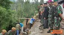 Citizen6, Pasuruan: TMMD kali ini di kerjakan di tiga dusun, yaitu Dusun Junggo, Baledono dan Purwono, Kecamatan Tosari. Semua pembangunan untuk menyadarkan masyarakat agar senantiasa memotivasi pembangunan daerah sendiri. (Pengirim: Penkobangdikal)