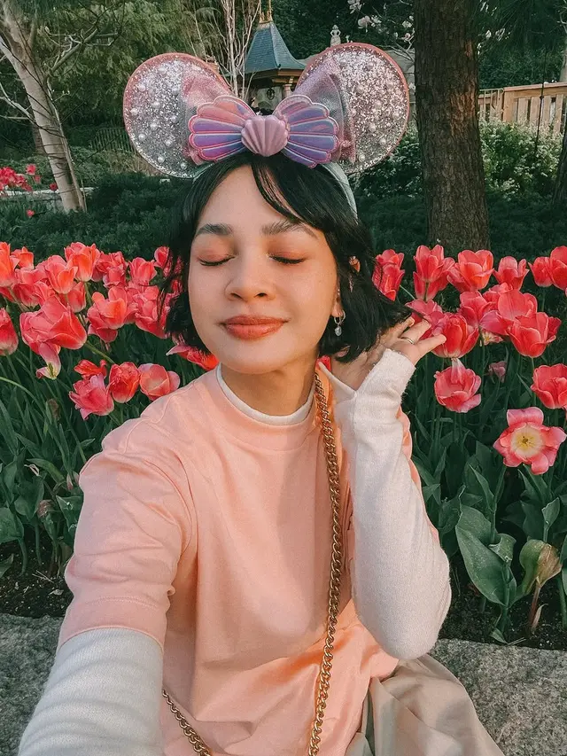 Potret Cantik Andien Aisyah Main ke Disneyland, Tampil Bak ABG dengan Warm Makeup dan Headpiece Minnie Mouse