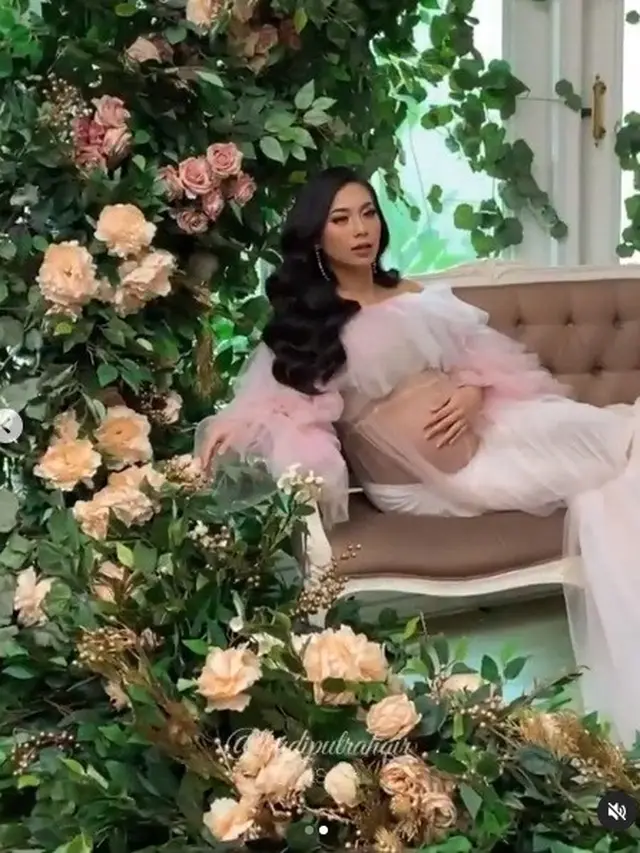 7 Gaya  Maternity Shoot Abel Cantika, Tampil Memesona saat Hamil Tua