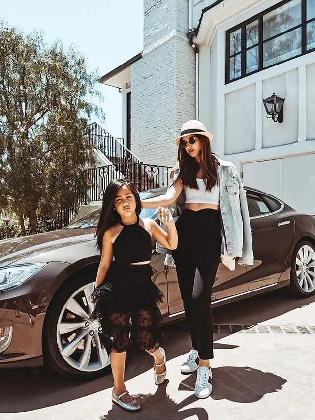 Mikhayla anak Nia Ramadhani (Instagram/ramadhaniabakrie)