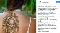 Untuk Anda yang menyukai seni melukis permukaan kulit dengan henna, yuk kita intip tren henna yang satu ini. (Foto: Instagram /@hennalounge)