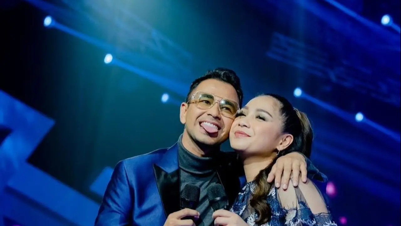 6 Potret Duet Raffi Ahmad dan Nagita Slavina, Tampil Serasi Berbalut Outfit Serba Biru