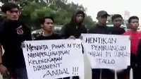 Unjuk rasa menolak limbah mal di Makassar berujung ricuh. 