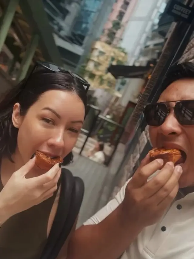 Potret Darma Mangkuluhur Liburan Bareng Pacar ke Hongkong