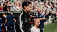 Bek Timnas Indonesia, Kevin Diks, memulai musim baru bersama Borussia Monchengladbach sebagai kapten. (Bola.com/Borussia Monchengladbach).