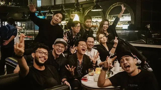 Wajib Swab, Ini 6 Momen Ultah Sara Wijayanto ke-42 Bareng Suami dan Sahabat