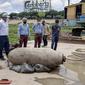 Bom lebih dari 900 kg ditemukan dekat Istana Kamboja. (AFP)