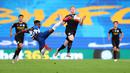 Gelandang Brighton and Hove Albion,  Yves Bissouma (kedua kiri) berebut bola dengan pemain tengah Manchester City, Kevin De Bruyne pada Pekan ke-35 Liga Inggris di stadion The American Express, Minggu (12/7/2020). Manchester City berpesta gol di markas Brighton. (Catherine Ivill / POOL / AFP)