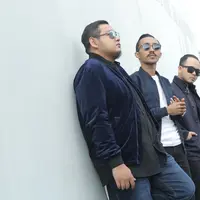 "Fase (pergantian) vokalis itu ada dalam album-album kami. 4 album awal ama Charly, lalu Ridho yang dapat 16 platinum di Malaysia. Lalu Dimas di album berikutnya, dan sekarang ini ama vokalis baru lagi," ujar Pepep. (Galih W. Satria/Bintang.com)
