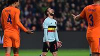 Gelandang Belgia Dries Mertens menunjukkan reaksi kekecewaan dalam laga melawan Belanda di Amsterdam ArenA, Amsterdam, Rabu (9/11/2016). (AFP/Emmanuel Dunand)