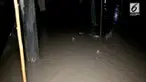 Luapan banjir yang terus meninggi, warga di sepanjang muara sungai Mandar mulai waspada.