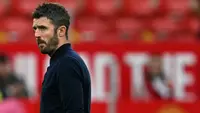 Pelatih kepala Manchester United asal Inggris, Michael Carrick, tampak memperhatikan situasi usai pertandingan Liga Inggris antara Manchester United dan Manchester City di Old Trafford, Manchester, Inggris barat laut, pada 13 September 2026. (Paul ELLIS/AFP)