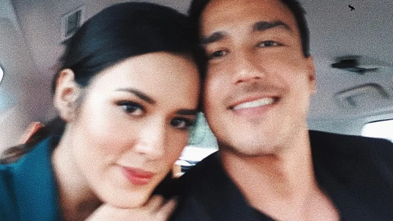 Raisa Andriana Foto Selfie di Dalam Mobil Ini Curi Perhatian