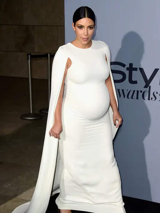 Kini, Kim Kardashian sedang hangat di perbincangkan oeh publik karena ia terkenal sebagai tukang selingkuh. Baru-baru ini seorang wartawan bernama Ian Halperin pernah kencan dengan ibu dua anak tersebut. (AFP/Bintang.com)