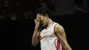 Pebulutangkis Jepang, Kento Momota, saat melawan wakil Denmark, Anders Antonsen, pada laga Indonesia Masters 2019 di Istora, Jakarta, Minggu (27/1). Antonsen menang 21-16, 14-21, 21-16. (Bola.com/M Iqbal Ichsan)