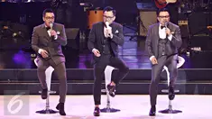 Grup musik Kahitna tampil dalam konser bertajuk 'Kahitna 30 Years Anniversary Love Festival' di Jakarta, Sabtu (13/2/2016). Konser tersebut juga diramaikan dengan penampilan sejumlah musisi Tanah Air. (Liputan6.com/Immanuel Antonius)