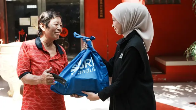 Tebar Kepedulian di Hari Raya Waisak 2026, BRI Peduli Bagikan 1.000 Paket Sembako bagi Umat Buddha 