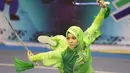 Atlet Wushu asal Turki, Elif Akyuz saat beraksi, pada Kejuaraan Dunia Wushu 2015 di Istora Senayan, Jakarta, Minggu(15/11/2015). (Bola.com/Nicklas Hanoatubun)