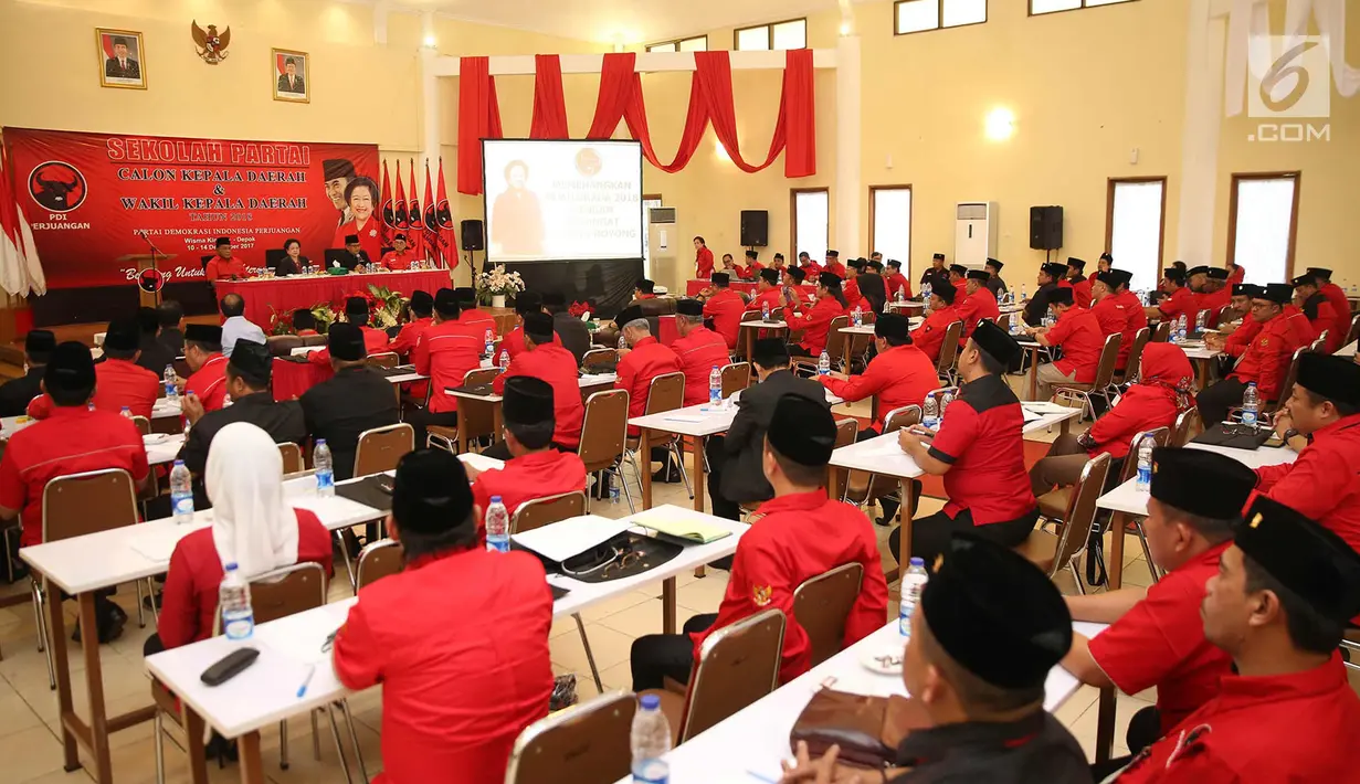 Suasana kuliah umum Sekolah Partai Calon Kepala Daerah dan Wakil Kepala Daerah PDI Perjuangan di Depok, Jawa Barat, Selasa (12/12). Acara tersebut diikuti 68 calon kepala daerah. (Liputan6.com/Immanuel Antonius)