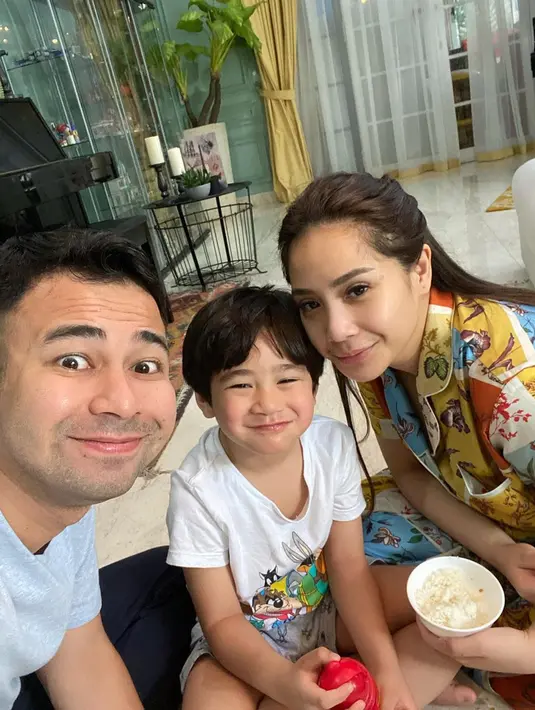 Raffi Ahmad dan Nagita Slavina (Instagram/raffinagita1717)