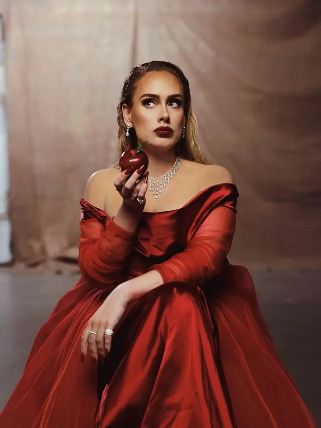 Potret Elegan Adele Bergaya ala Snow White di Video Klip Terbaru