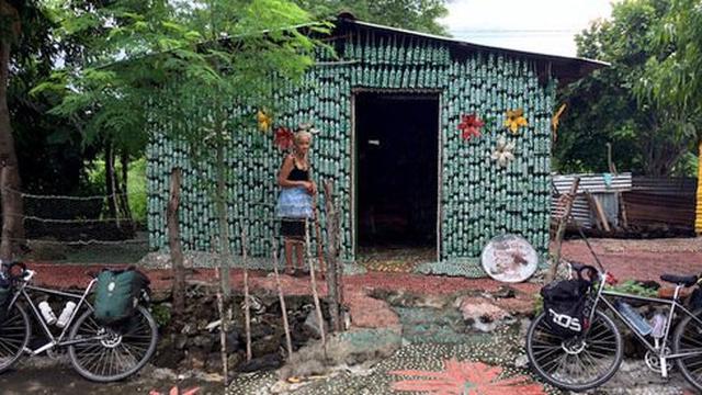 rumah dari botol plastik (Foto: Eaglenews.ph)