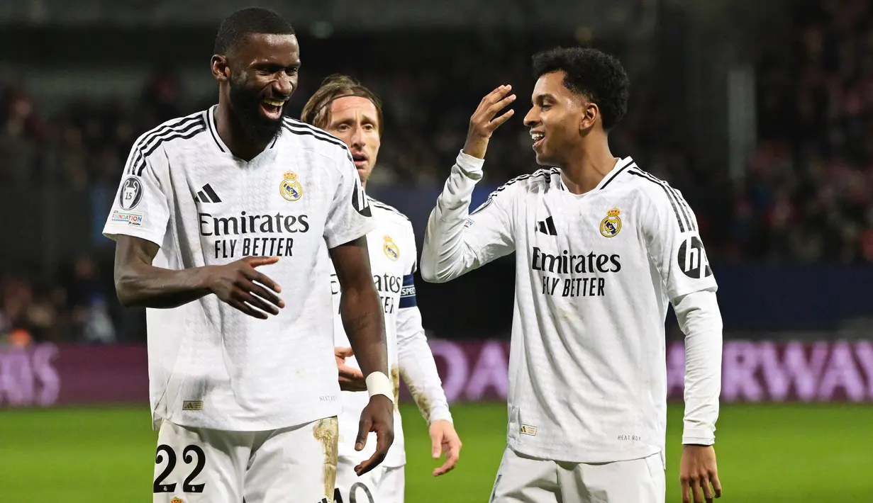 Kemenangan atas Brest membuat Real Madrid berhasil mengamankan satu tempat di babak play off knock out. Saat ini, Real Madrid berada di posisi 11 klasemen dengan 15 poin dari 8 laga. (Damien MEYER/AFP)