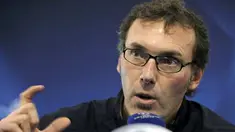 Pelatih Bordeaux, Laurent Blanc di saat sesi konferensi pers di Gerland Stadium, Lyon, 29 Maret 2010 jelang leg pertama babak perempat final Liga Champions melawan Lyon. AFP PHOTO / PHILIPPE DESMAZES 
