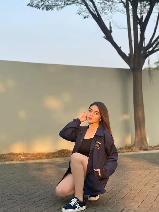 Perempuan cantik ini pun menjadikan Maudy Ayunda dan Dian Sastrowardoyo sebagai panutan hidupnya. Meenurut Nabilah, kedua artis tersebut bisa berpendidikan tinggi meski sibuk di dunia hiburan. (Instagram/nblh.ayu)