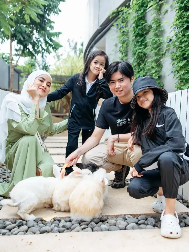 Olla Ramlan dan Anak