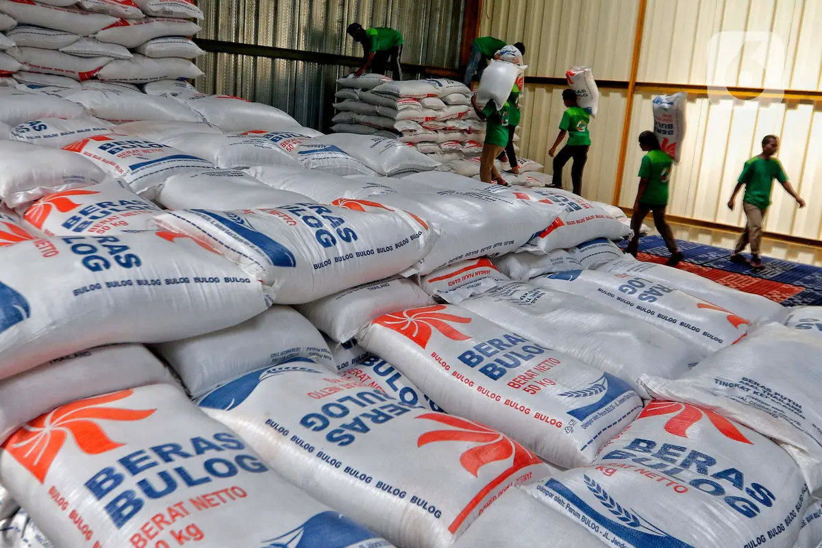 Bulog Gelontorkan 30 Ribu Ton Beras di Pasar Induk Cipinang