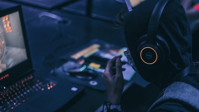 Ilustrasi gamer profesional